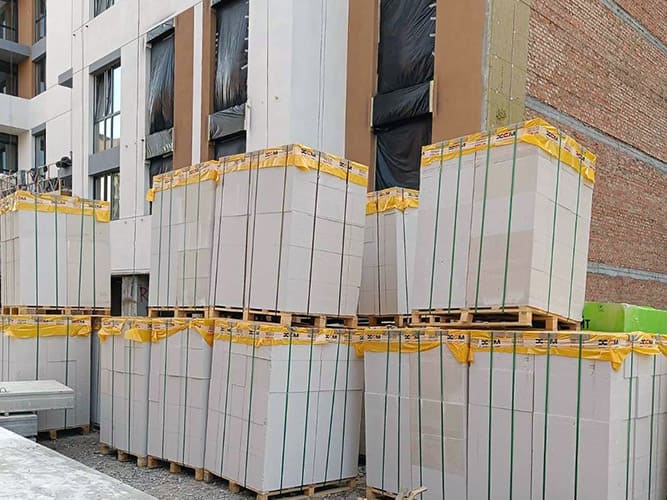 Оперативна доставка газоблоку по Києву та Київській області спецтехнікою компанії, фото